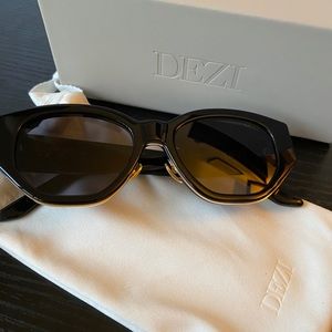 SOLD ~ Dezi Charge It